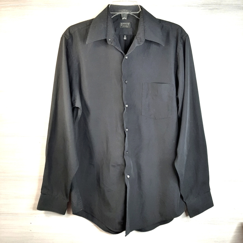 Arrow Man's button down size Medium ( 34/35) wrinkle free, black
